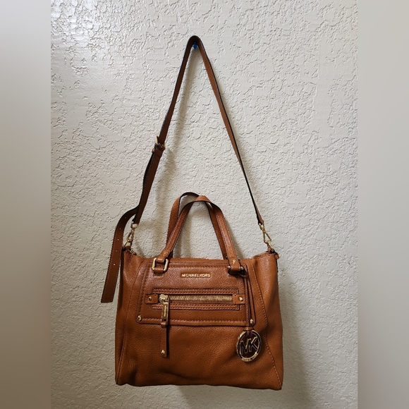 MICHAEL KORS HAMILTON GILMORE LARGE SATCHEL/CROSSBODY COLOR- LUGGAGE - Picture 2 of 11